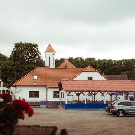 Cechuv Dvur Hotel Louka  Kültér fotó